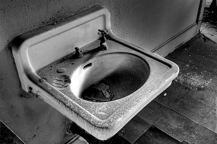 Dusty sink